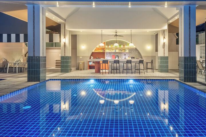 Pool Hotel