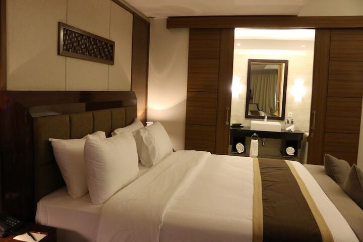 Room 7 of 72