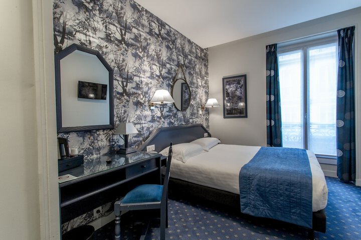Room 13 of 28