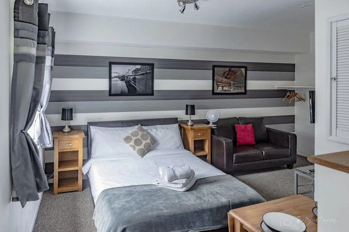 The Suite at Whitelane Lets