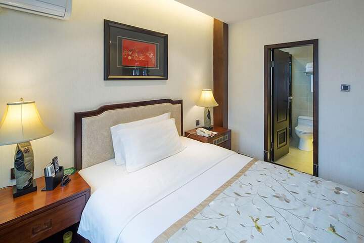 Room 10 of 65