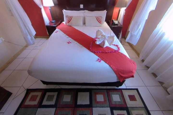 Room 2 of 8