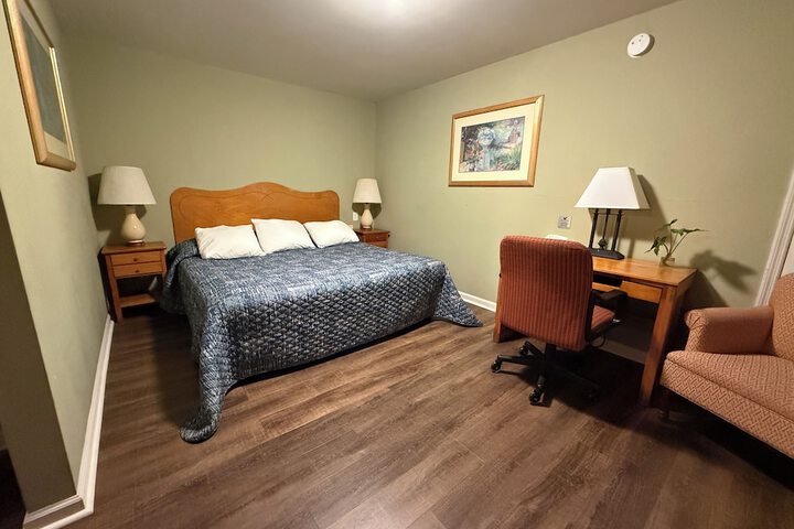 Room 33 of 65