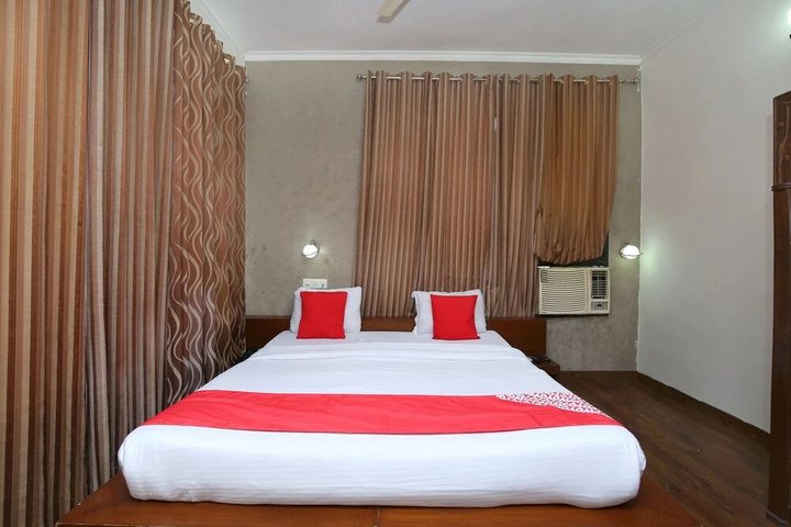 Oyo 23580 Hotel The Grand