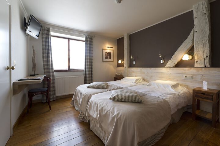 Room 9 of 31