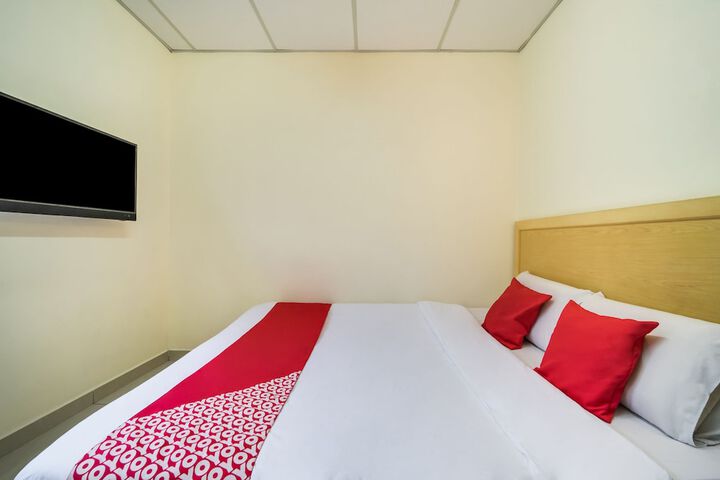 Room 9 of 34