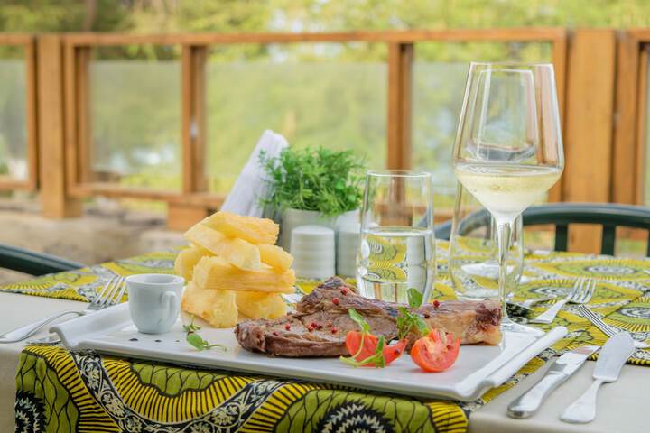 Dining 40 of 72