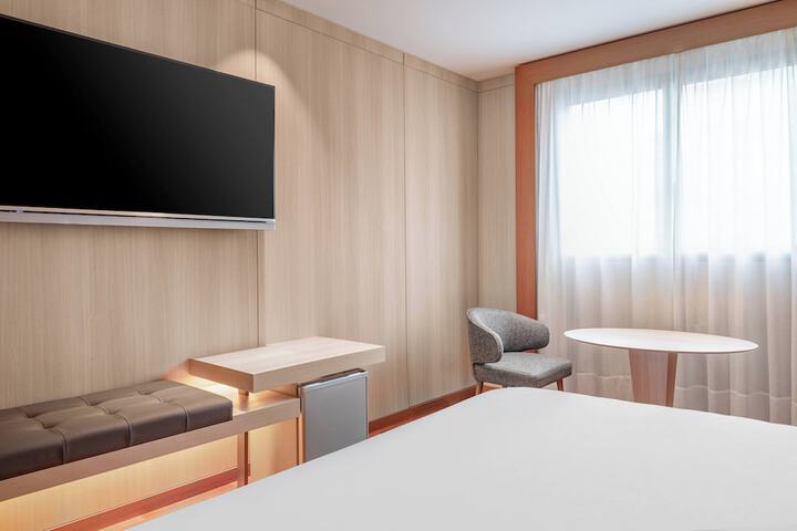 Room 13 of 36