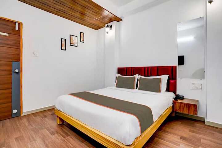 Room 7 of 12
