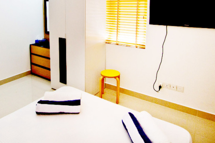 Room 6 of 10