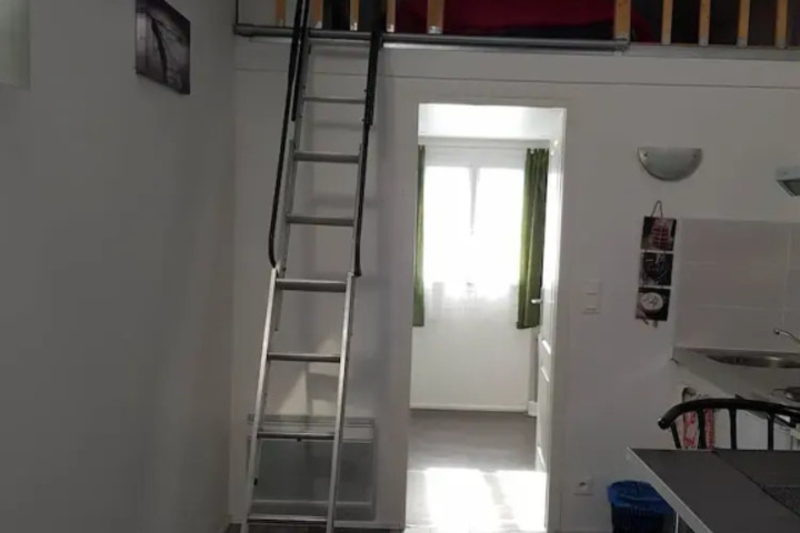 Room 9 of 13