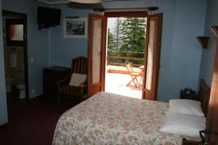 Room 5 of 16