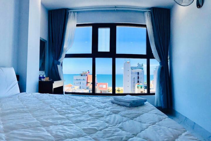 Room 5 of 18