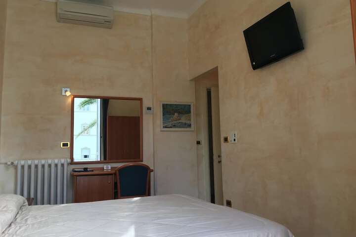 Room 16 of 56