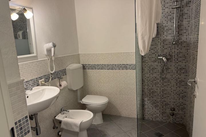 Room 7 of 13