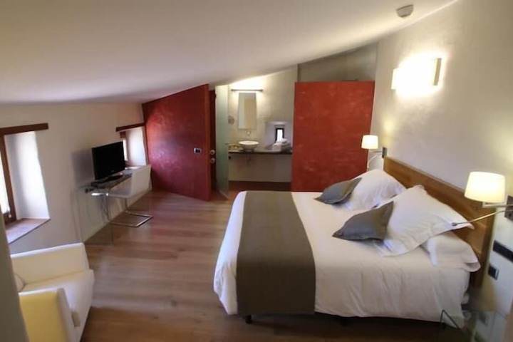 Room 27 of 75