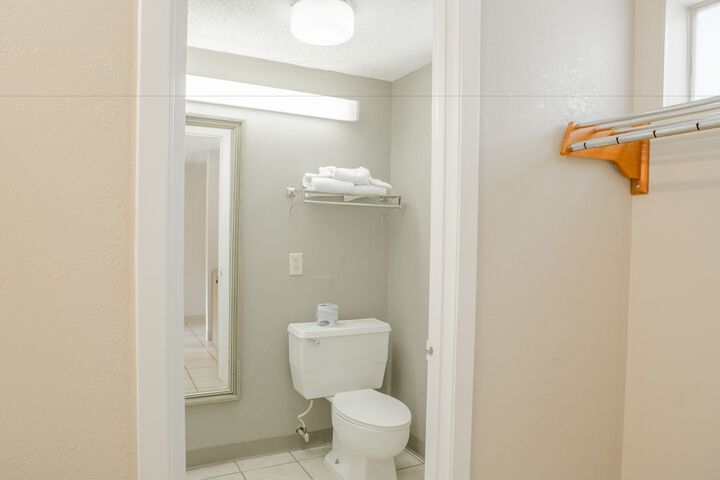 2 Double Beds (7 of 10)