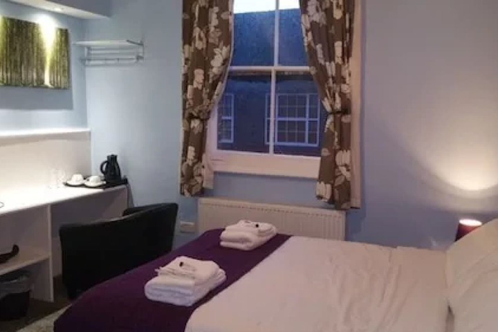 Room 3 of 43