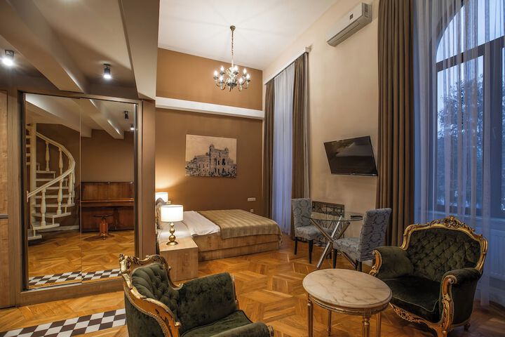 Room 42 of 91