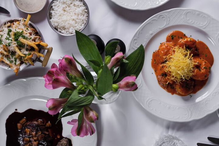 Dining 63 of 77