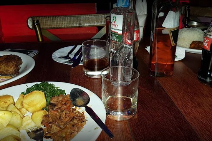 Dining 7 of 12