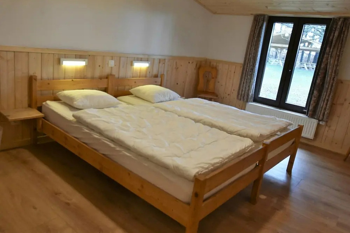 Room 5 of 10