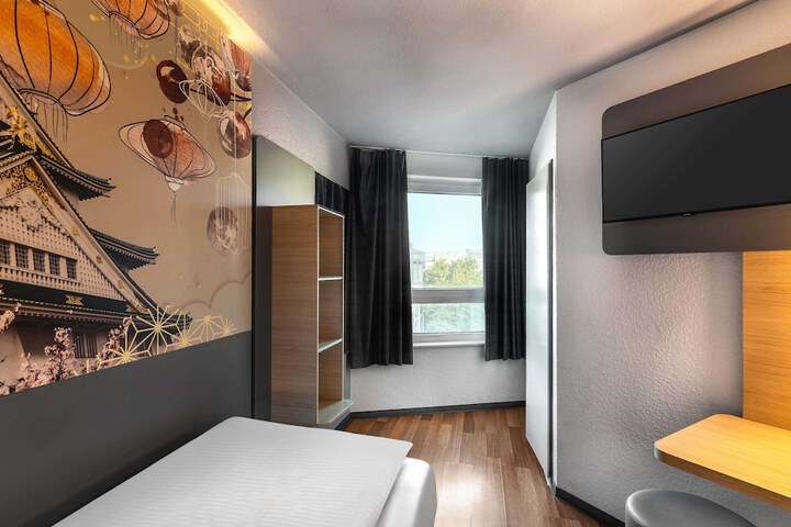 Room 10 of 31