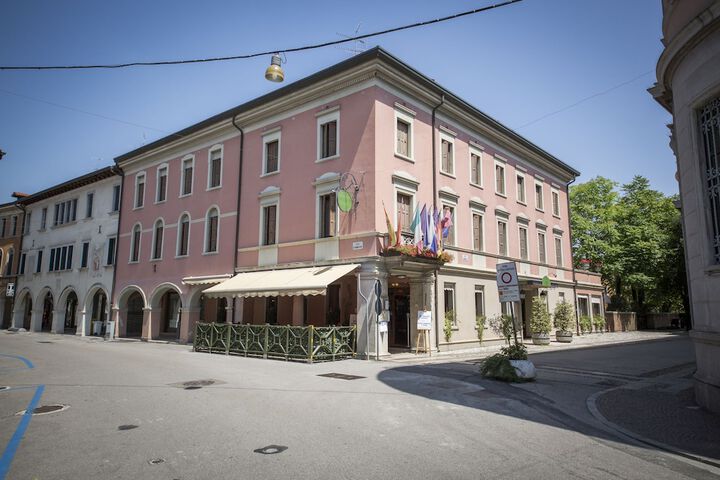 Hotel 64 of 73