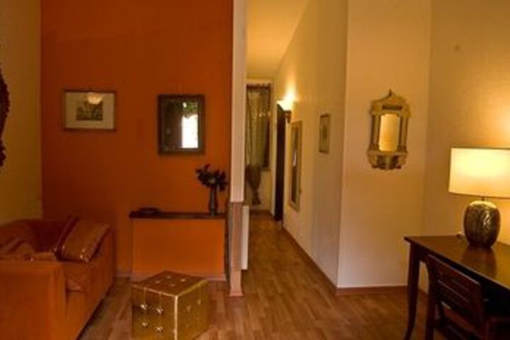 Room 21 of 38