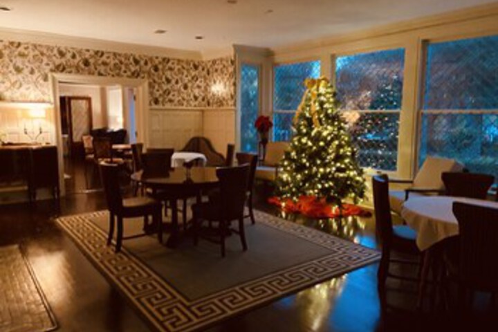 Dining 84 of 130