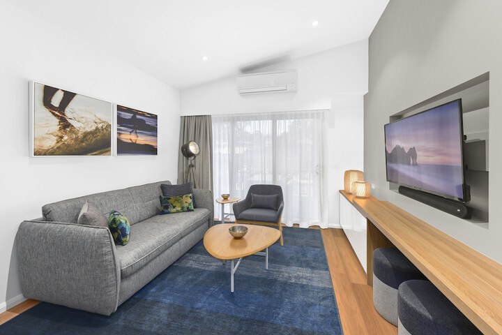 Room 32 of 65