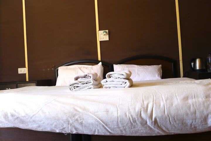 Room 5 of 12