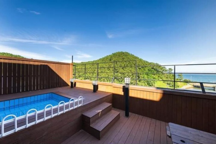 Terrace/Patio 23 of 33