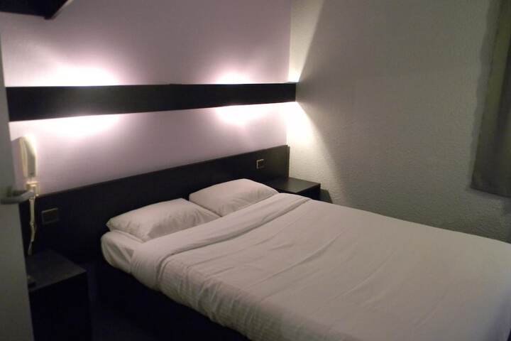 Room 14 of 25