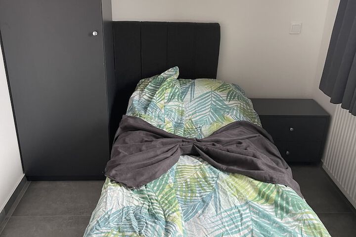 Room 9 of 34