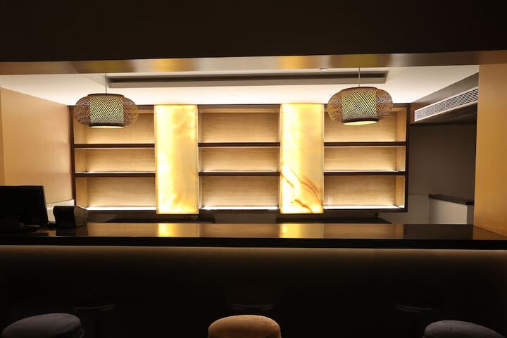 Lounge 54 of 60