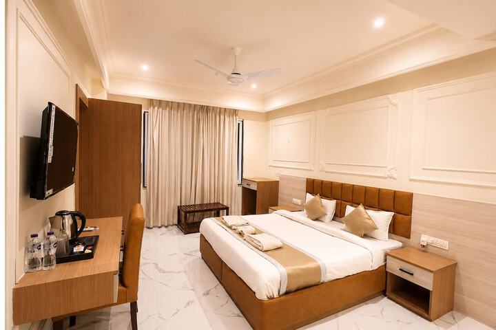 Room 7 of 11