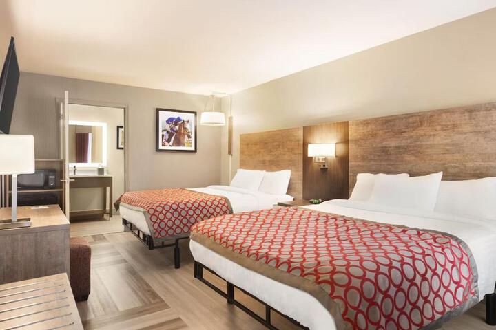 2 Queen Beds (7 of 7)