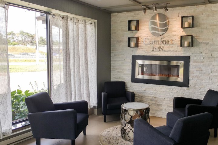 Lounge 78 of 82