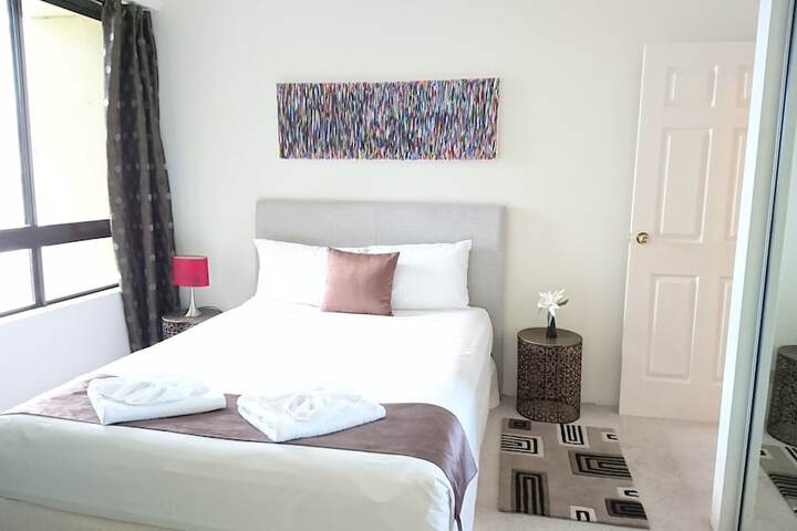 Room 4 of 77