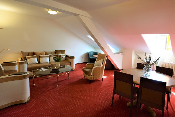 Room 9 of 38