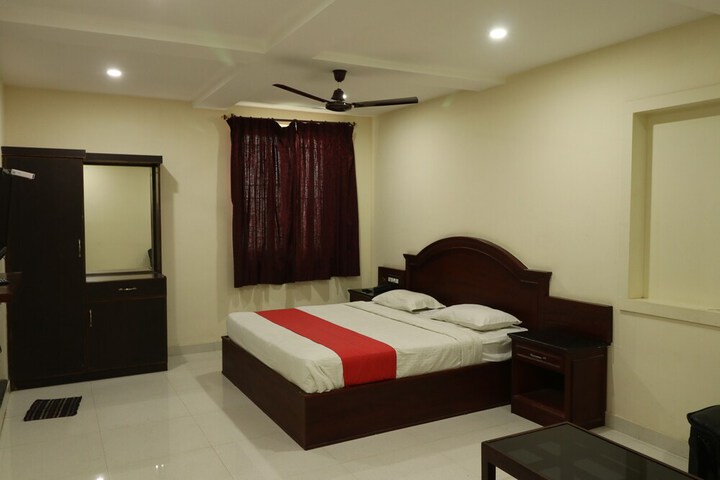 Room 4 of 12
