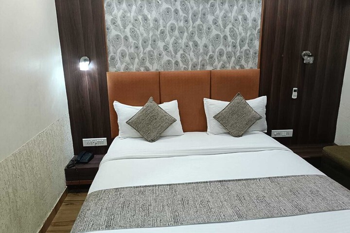 Room 9 of 31
