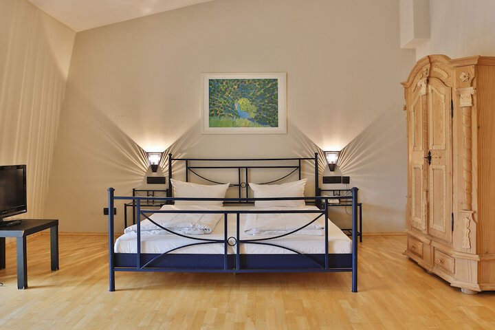 Room 5 of 30