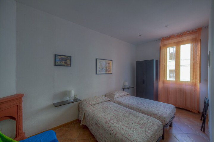 Room 28 of 48