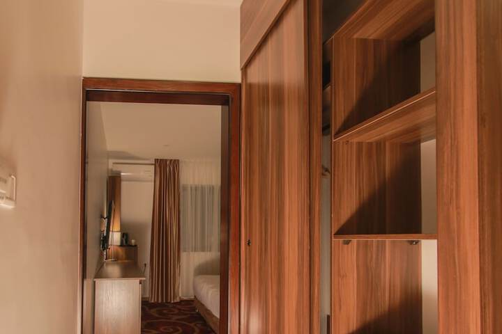 Room 14 of 22
