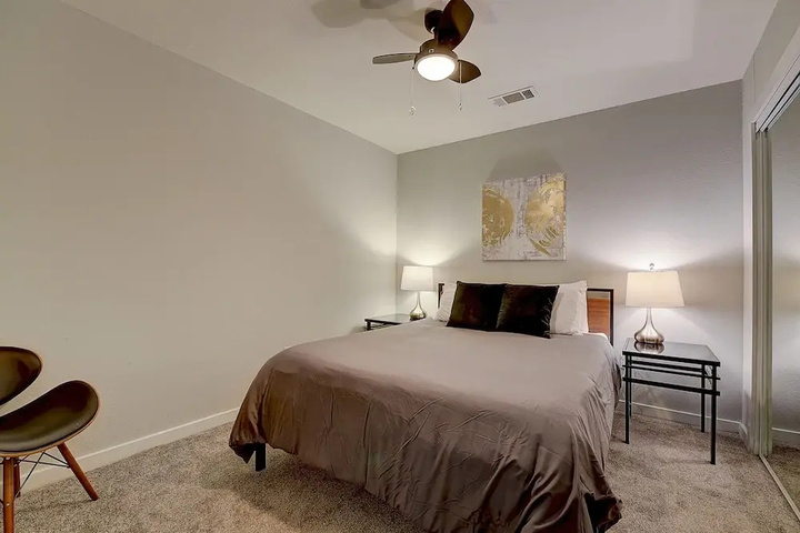 Room 6 of 27