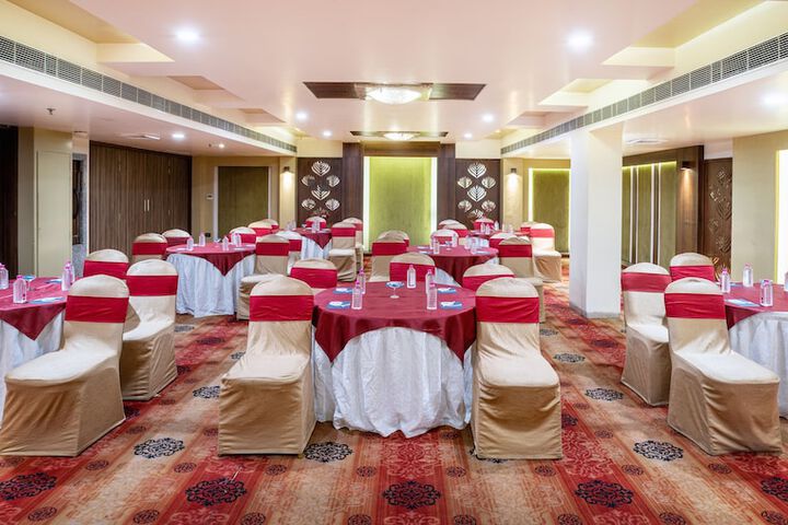 Ballroom/Hall 36 of 48