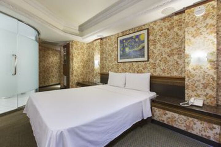 Room 10 of 19
