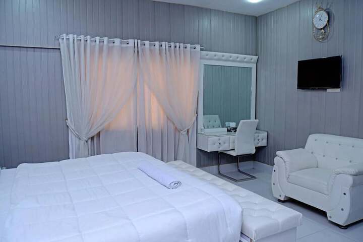 Room 30 of 43